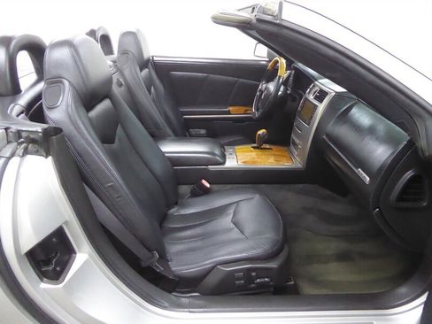 Used 2004 Cadillac XLR RWD image 31