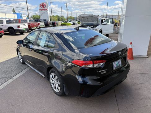 Used 2020 Toyota Corolla LE FWD image 4