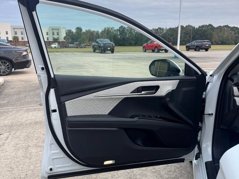 Used 2026 Toyota Camry XLE image 10