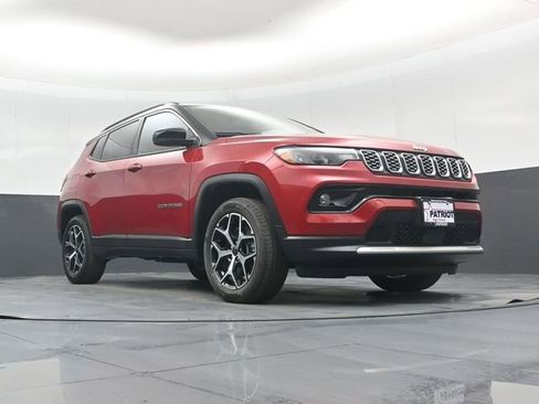 Used 2025 Jeep Compass Limited image 45