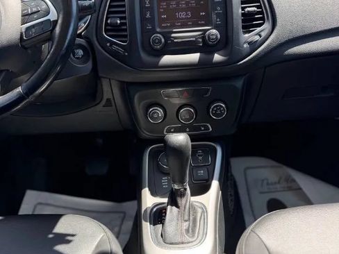 Used 2018 Jeep Compass Latitude w/ Cold Weather Group AWD/4WD image 13