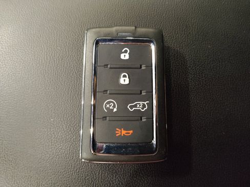 Used 2023 Jeep Grand Cherokee Altitude RWD image 32