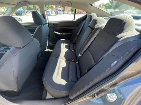 Used 2025 Nissan Altima 2.5 SV image 25