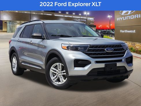 Used 2022 Ford Explorer XLT RWD image 1