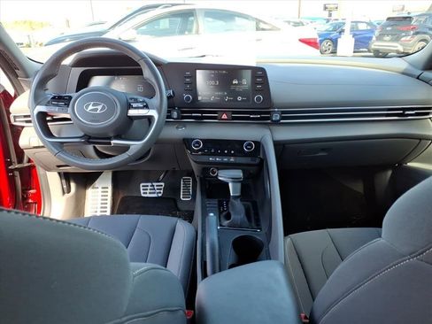 Certified 2025 Hyundai Elantra Sport image 4