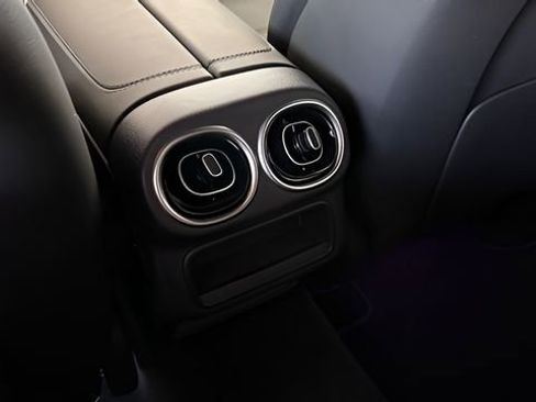 Used 2024 Mercedes-Benz GLC 300 GLC 300 image 36