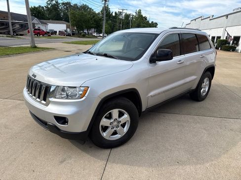 Used 2012 Jeep Grand Cherokee Laredo w/ Laredo E Group AWD/4WD image 1