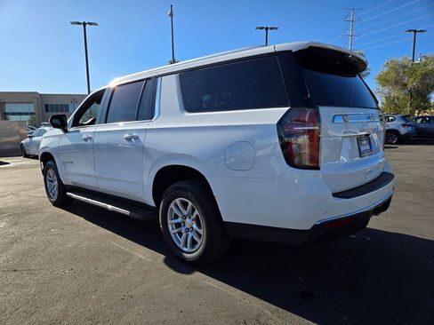Used 2024 Chevrolet Suburban LT image 4