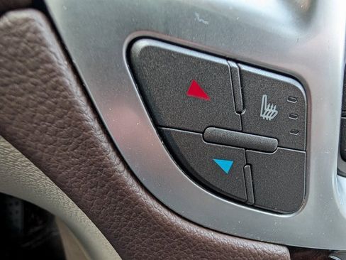 Used 2011 Cadillac SRX Luxury image 24