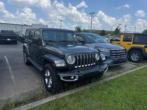 Used 2022 Jeep Wrangler Unlimited Sahara AWD/4WD image 2