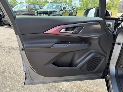 New 2025 Chevrolet Equinox EV RS image 9