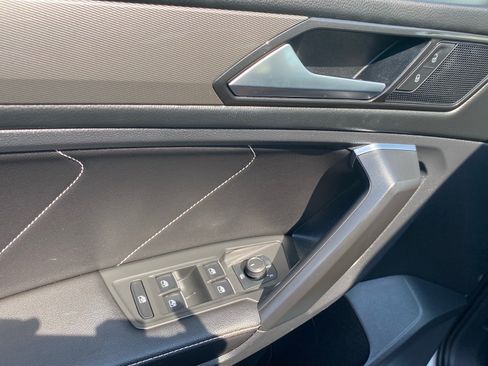 Used 2023 Volkswagen Tiguan SE w/ Panoramic Sunroof Package FWD image 18