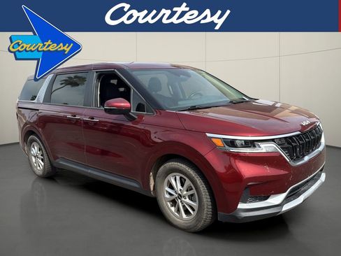 Used 2022 Kia Carnival LX image 1