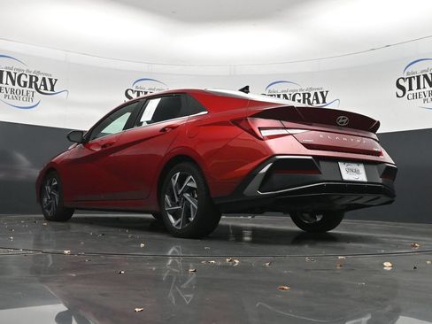 Used 2025 Hyundai Elantra Limited FWD image 30