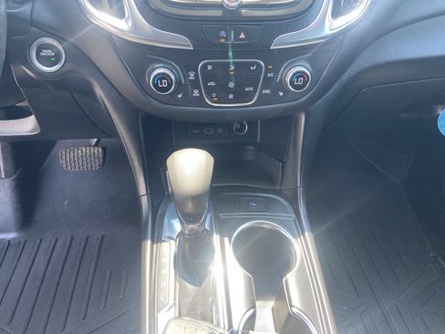 Used 2022 Chevrolet Equinox LT AWD/4WD image 18
