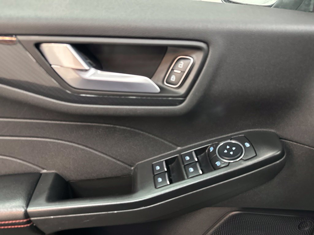 Used 2025 Ford Escape ST-Line Select AWD/4WD image 18