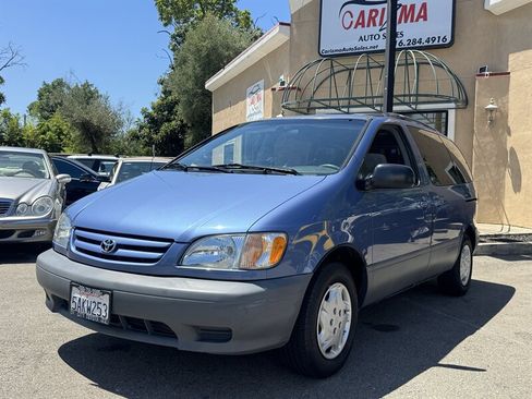 Used 2003 Toyota Sienna CE FWD image 1