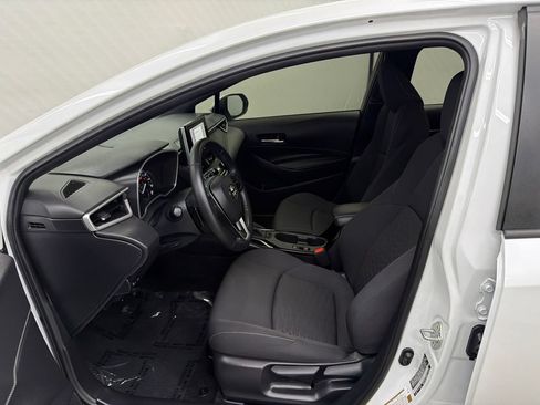 Used 2025 Toyota Corolla SE w/ SE Package FWD image 9