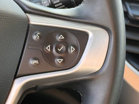 Used 2023 GMC Acadia SLT image 17