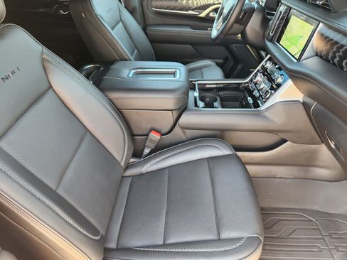 Used 2023 GMC Yukon Denali w/ Advanced Technology Package AWD/4WD image 12