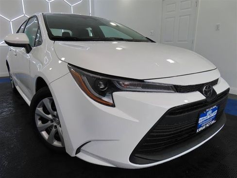 Used 2026 Toyota Corolla LE FWD image 2