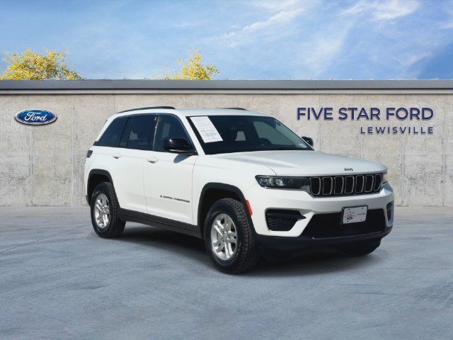 Used 2024 Jeep Grand Cherokee Laredo RWD image 2
