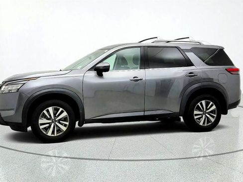 Used 2024 Nissan Pathfinder SL w/ Black Appearance Package AWD/4WD image 8