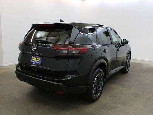 Used 2025 Nissan Rogue SV FWD image 5