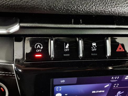 Used 2023 Jeep Grand Cherokee Laredo AWD/4WD image 21