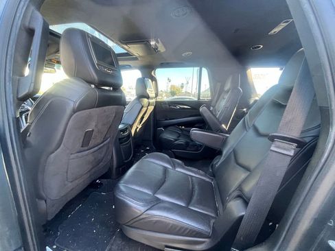 Used 2019 Cadillac Escalade Platinum image 8