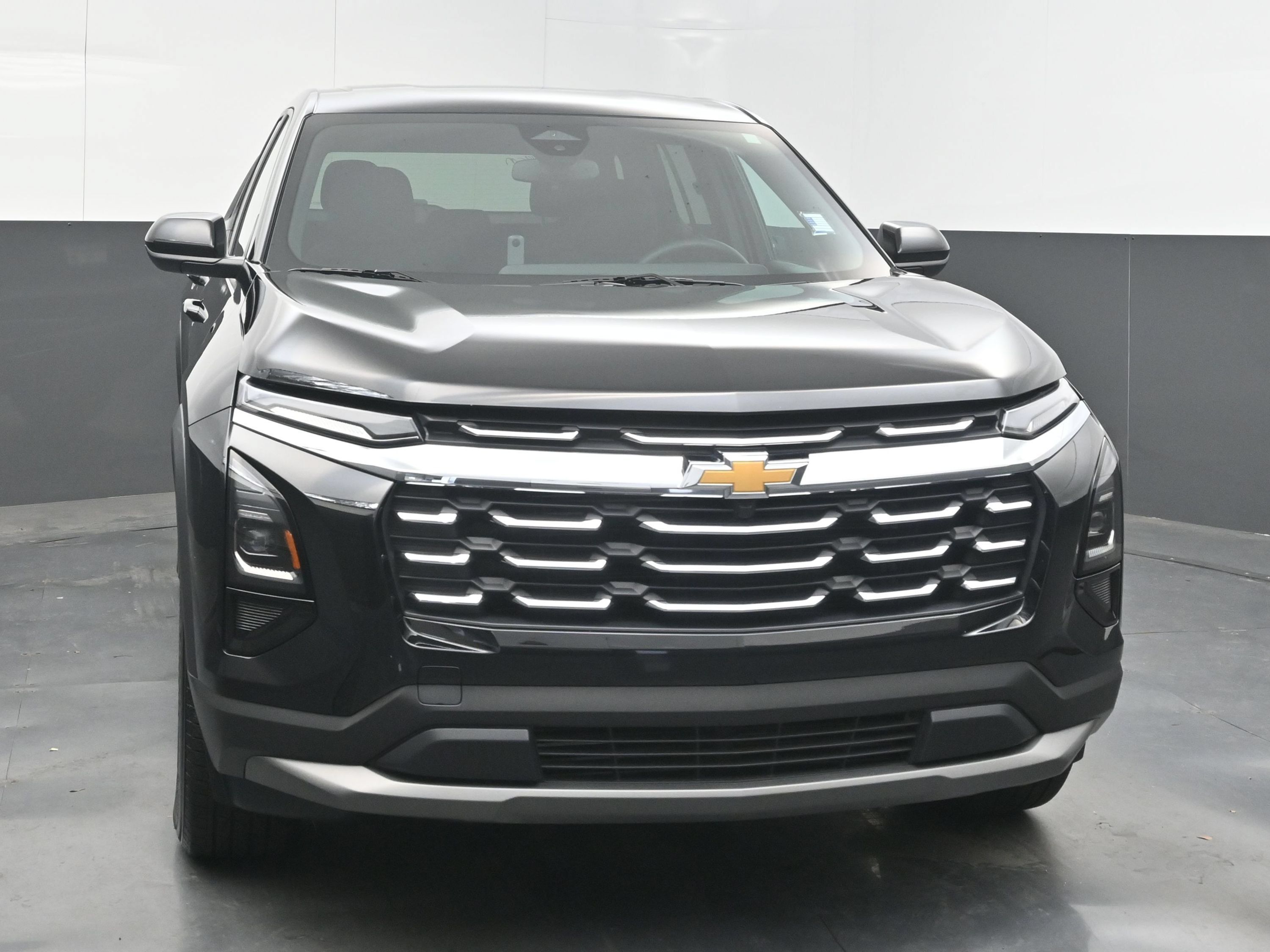 Used 2026 Chevrolet Equinox LT FWD image 3