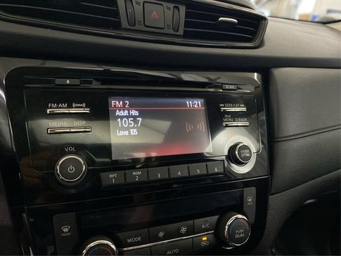 Used 2017 Nissan Rogue SV AWD/4WD image 30