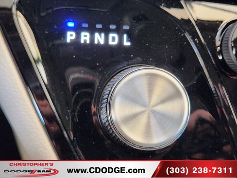 Used 2023 Chrysler Pacifica Limited FWD image 26