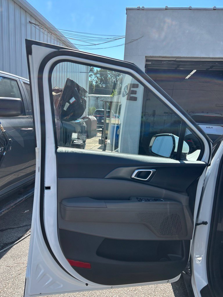 Certified 2026 Kia Carnival LX FWD image 11