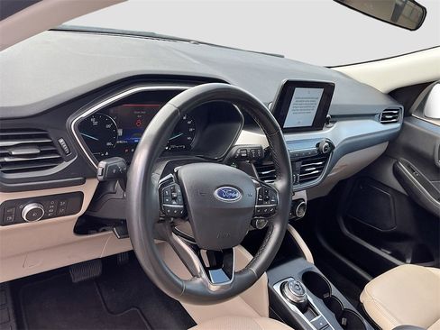 Used 2021 Ford Escape SEL image 9