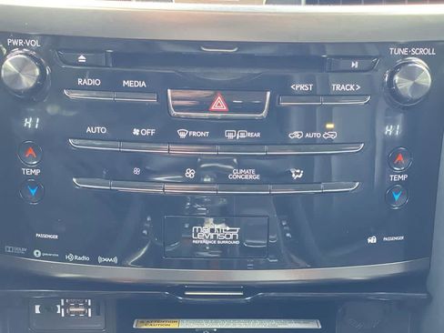 Used 2017 Lexus LX 570 4WD w/ Luxury Package image 21