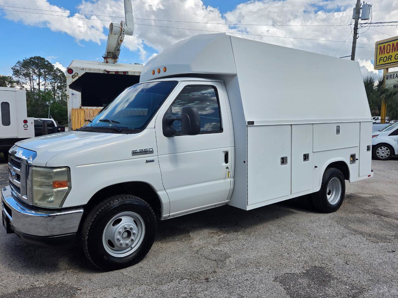 Used 2011 Ford E-350 and Econoline 350 Super Duty w/ PWR Locks & Windows Group RWD image 3