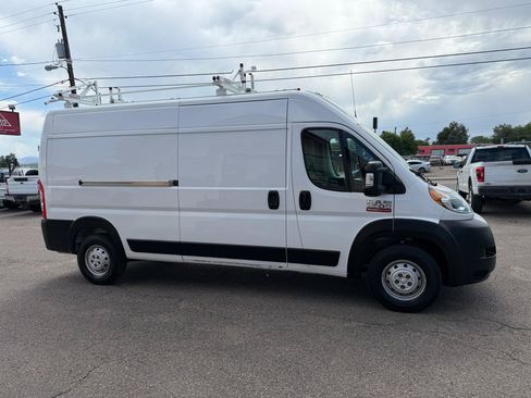 Used 2021 RAM ProMaster 2500 FWD image 1