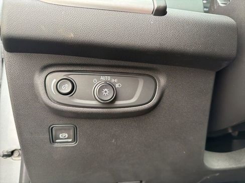 Used 2023 GMC Terrain SLE w/ Driver Convenience Package image 18