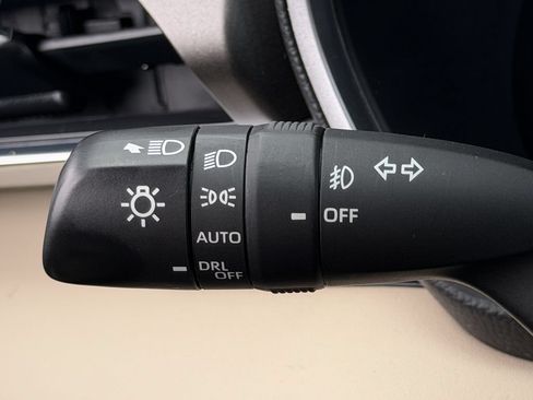 Used 2023 Toyota Highlander Limited FWD image 22