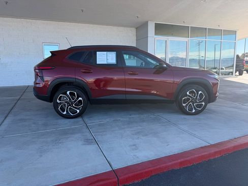 Used 2024 Chevrolet Trax RS w/ Driver Confidence Package image 2