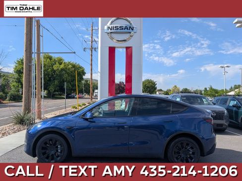 Used 2022 Tesla Model Y Long Range AWD/4WD image 1