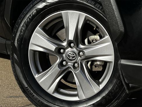Used 2024 Toyota RAV4 XLE image 29