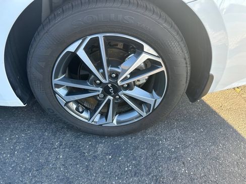 Certified 2024 Kia Forte LXS w/ LXS Technology Package FWD image 5