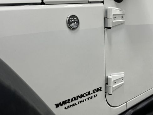 Used 2016 Jeep Wrangler Unlimited Rubicon image 31