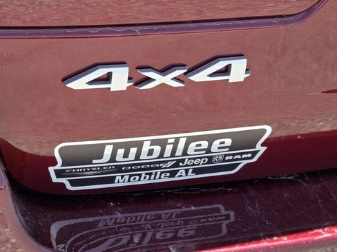 Used 2025 Jeep Grand Cherokee Summit AWD/4WD image 40
