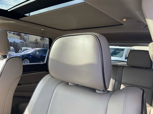 Used 2016 Jeep Grand Cherokee Overland image 18