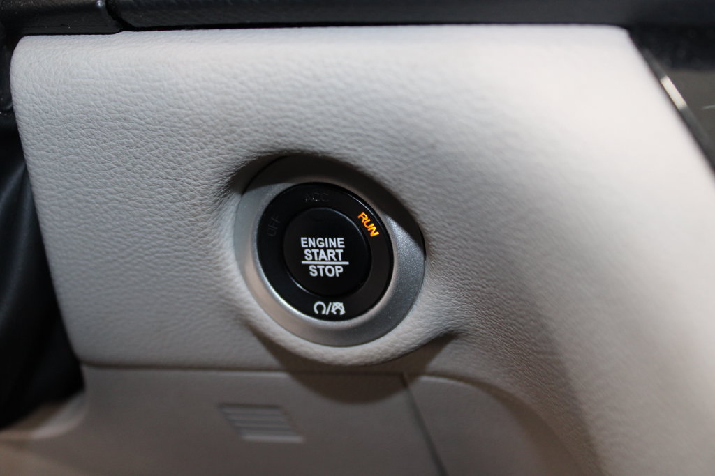 Used 2024 Nissan Versa SR FWD image 73
