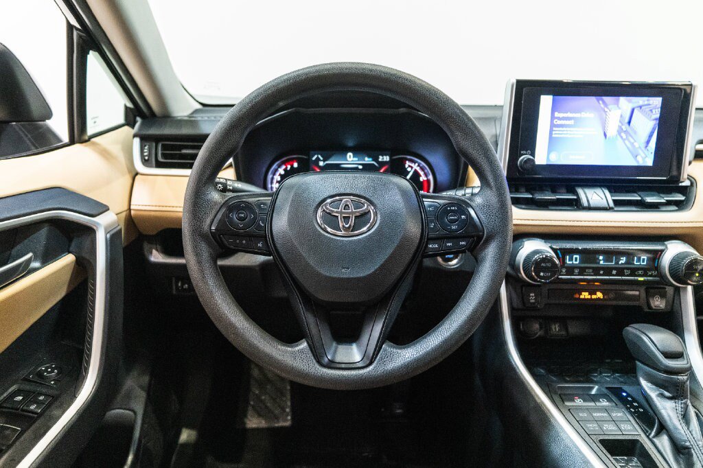 Used 2025 Toyota RAV4 XLE AWD/4WD image 16