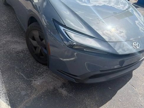Used 2024 Toyota Prius LE FWD image 4